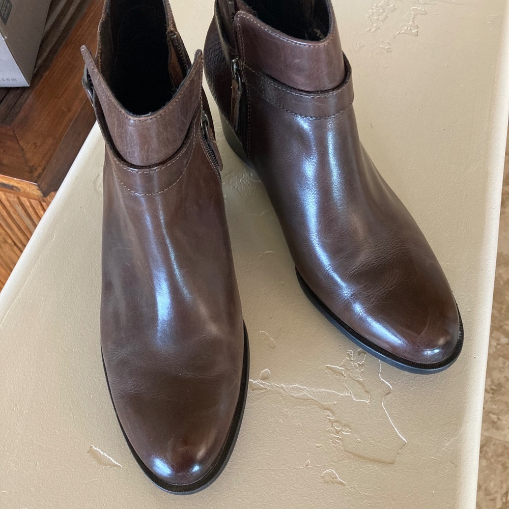 Tamaris genuine leather boots. Size 8.5 brown